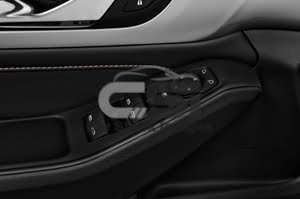 2021 Chevrolet Traverse 1LT 5 Door SUV Door controls