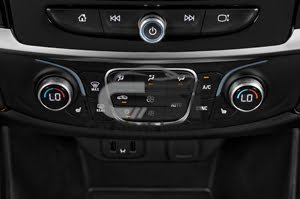 2021 Chevrolet Traverse 1LT 5 Door SUV Climate control