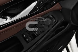 2021 Chevrolet Traverse High Country 5 Door SUV Door controls