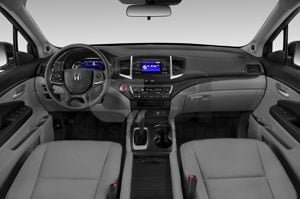 2021 Honda Pilot LX 4 Door SUV Dash board